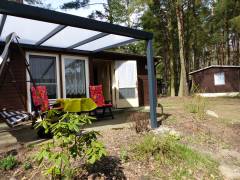 02-maedchen-terrasse-02