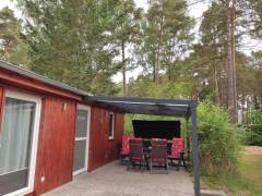 13-bungalow-rotfeder-terrassenmoebel