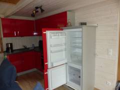 07-bungalow-rotfeder-kuehlschrank